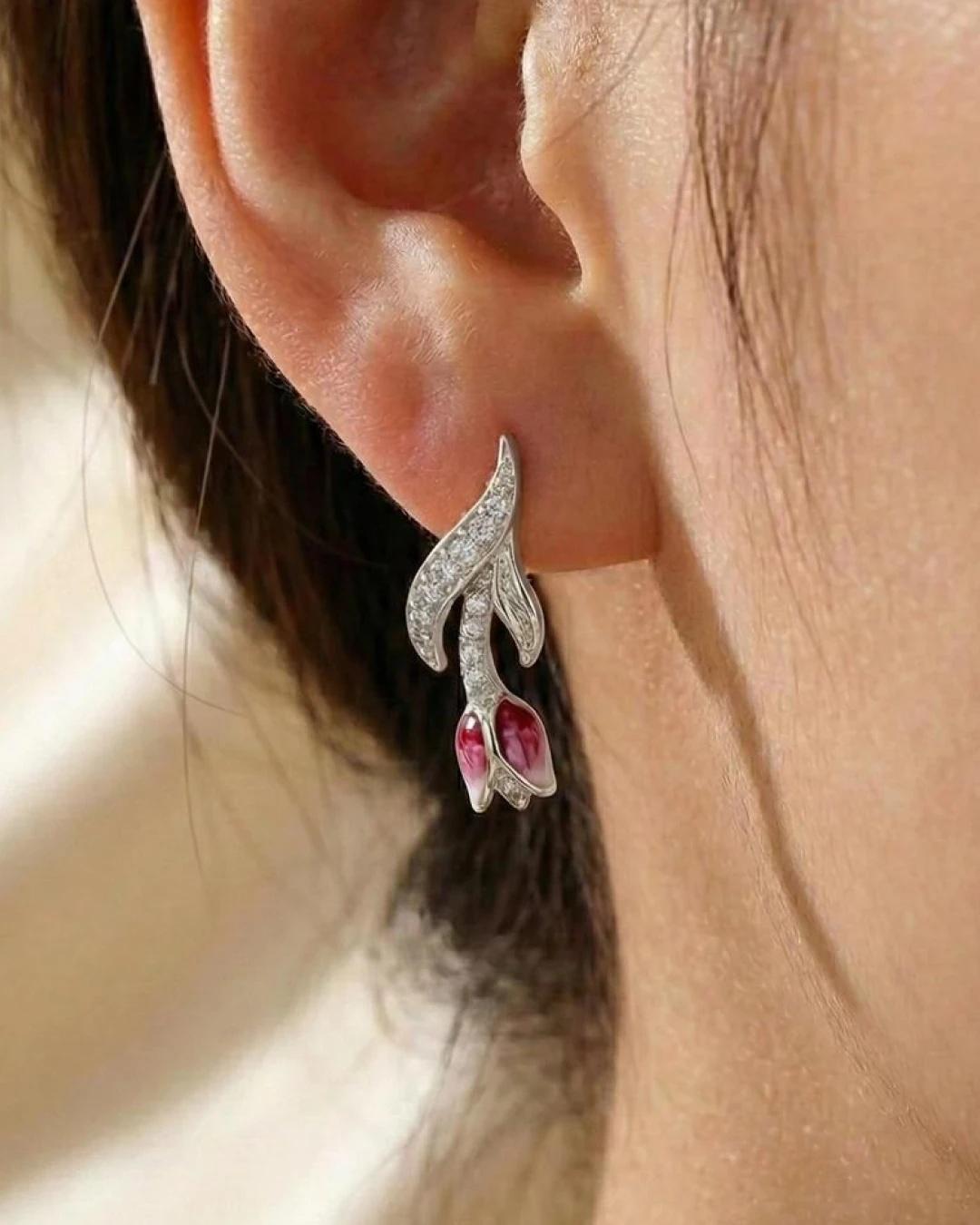 Sleek Serpentine Arc Stud Earrings – 925 Sterling Silver - model