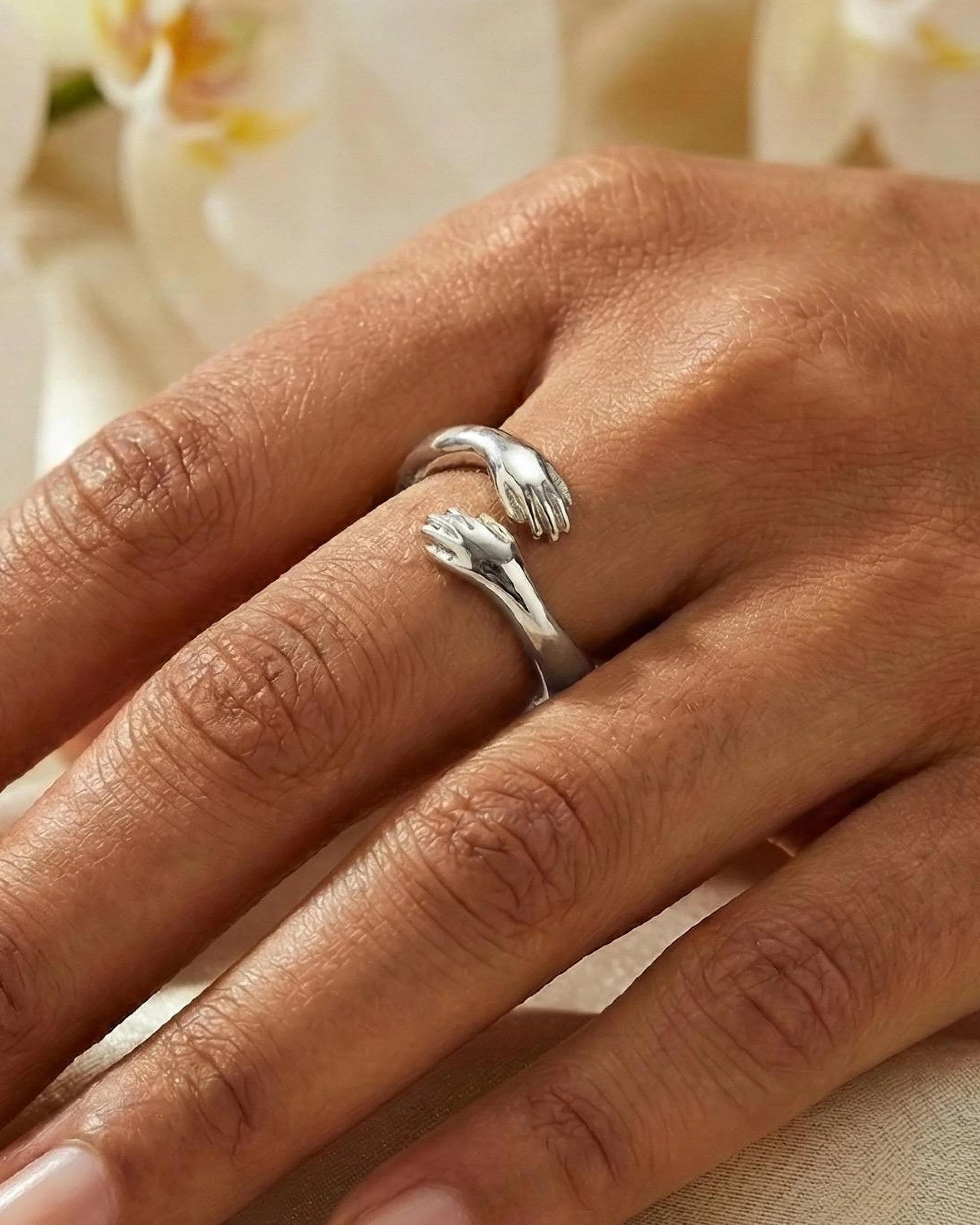 Everlasting Embrace Hug Ring – 925 Sterling Silver - model