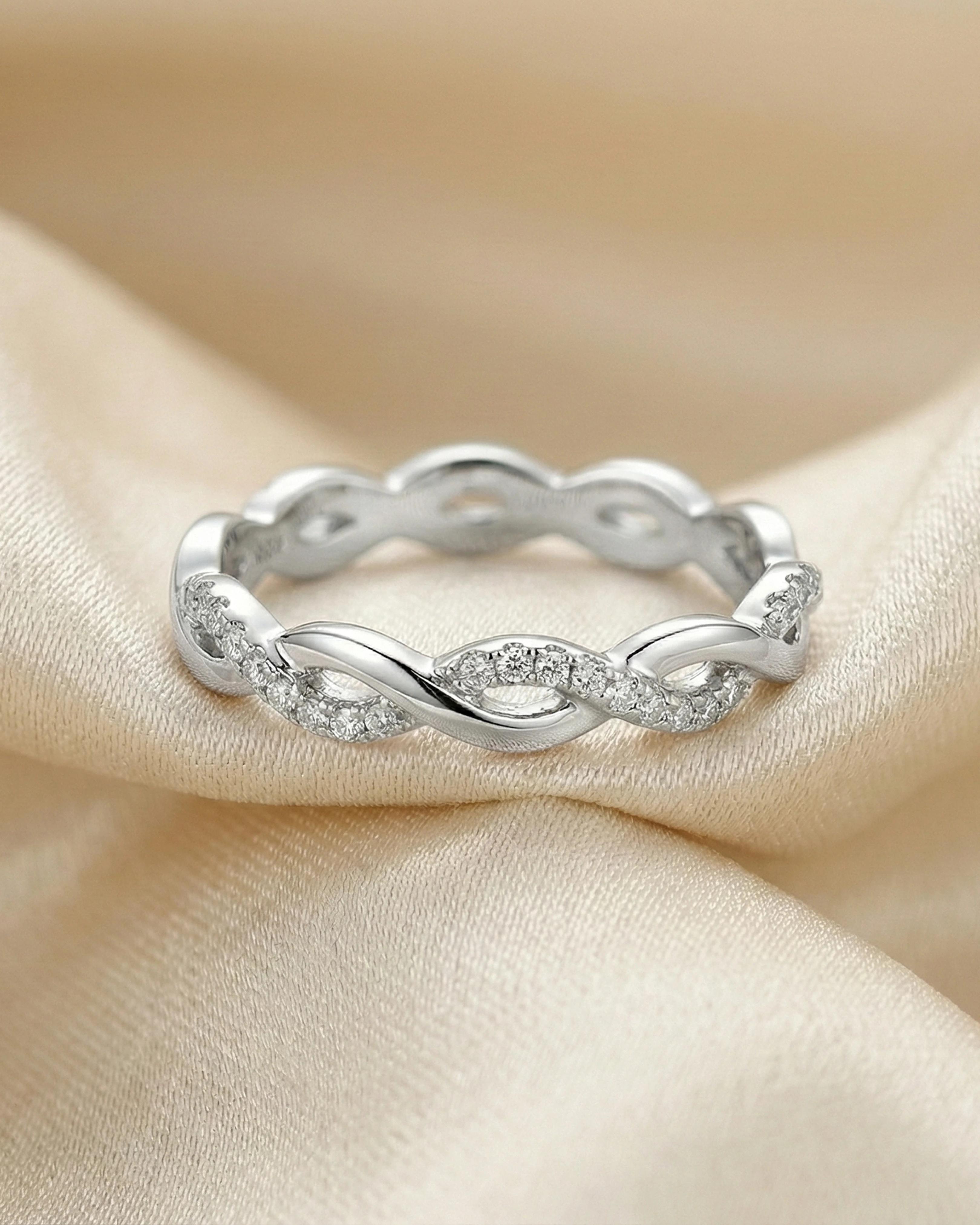 Infinity Weaver Pavé Band – 925 Sterling Silver - model