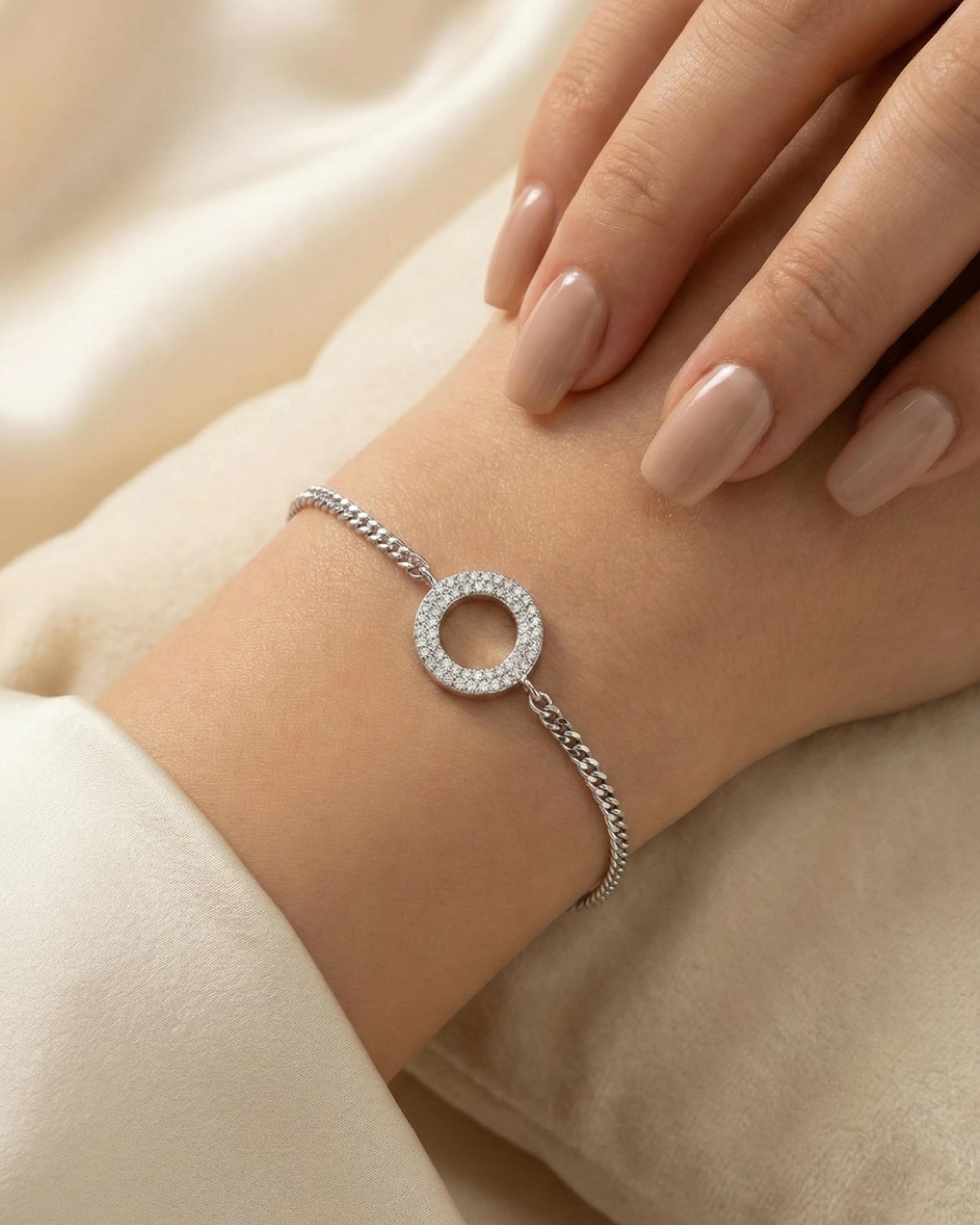 Ethereal Halo Curb Chain Bracelet – 925 Sterling Silver - model
